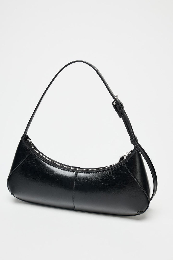Crossbody kabelka v tvare polmesiaca