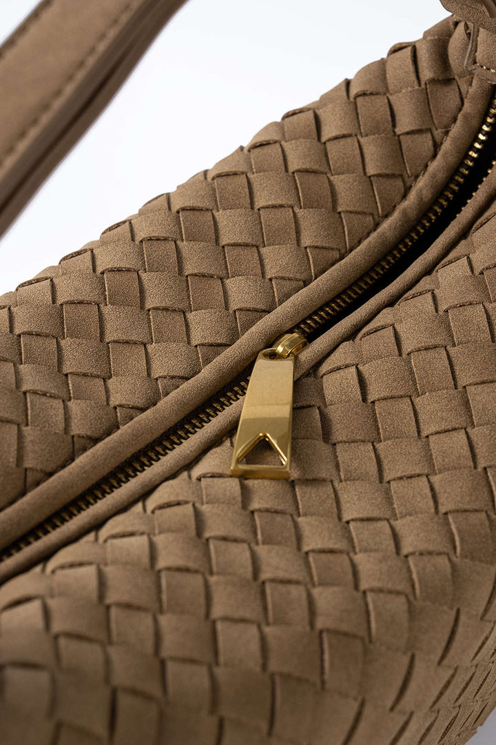 Praktická crossbody kabelka so zipsom