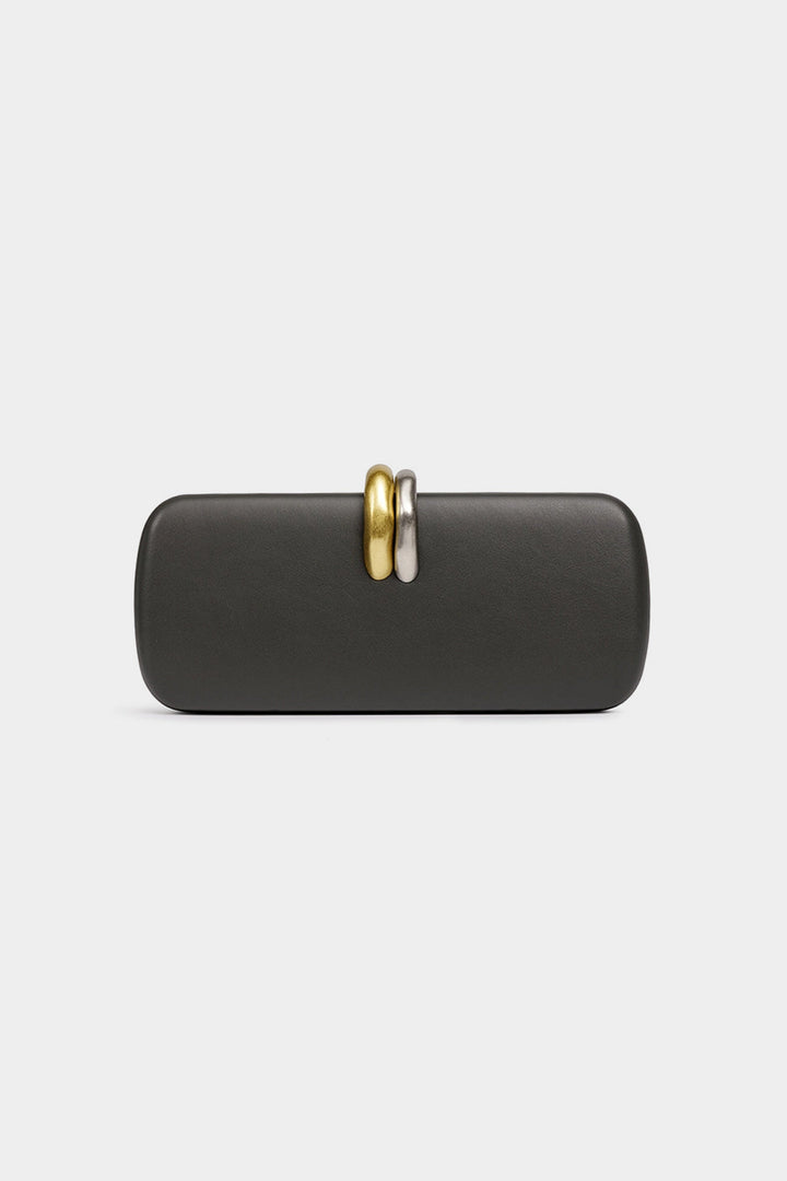 Hladká crossbody kabelka s retiazkou
