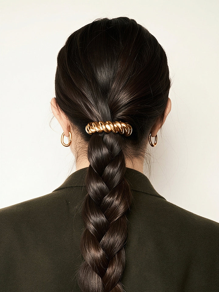 Lesklá spona na cop s točeným detailom