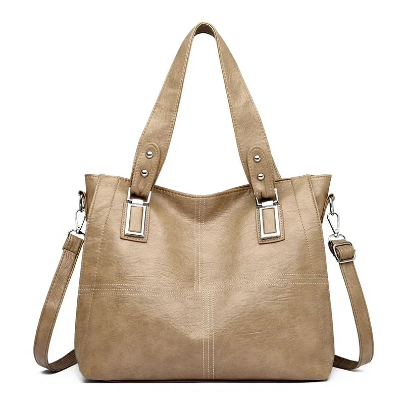 Hladká crossbody kabelka s priestranným tvarom