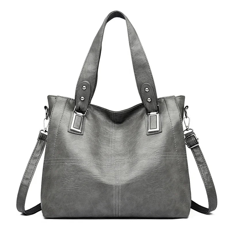 Hladká crossbody kabelka s priestranným tvarom