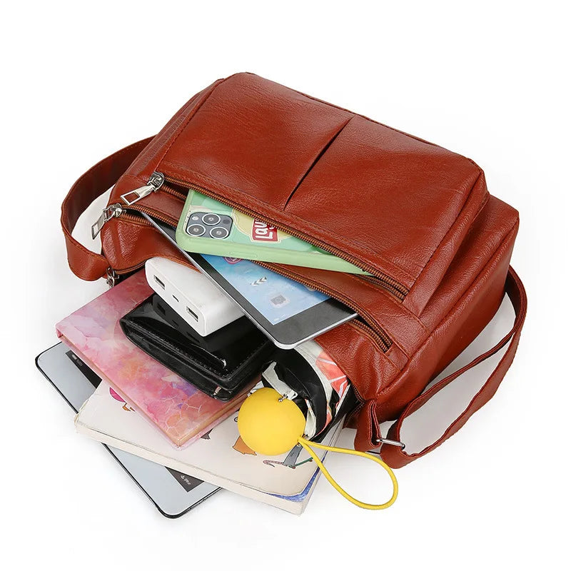 Hladká crossbody kabelka s viacerými vreckami