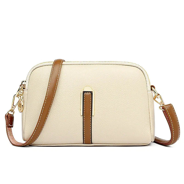 Táto kompaktná crossbody kabelka je ideálna na dni plné pohybu