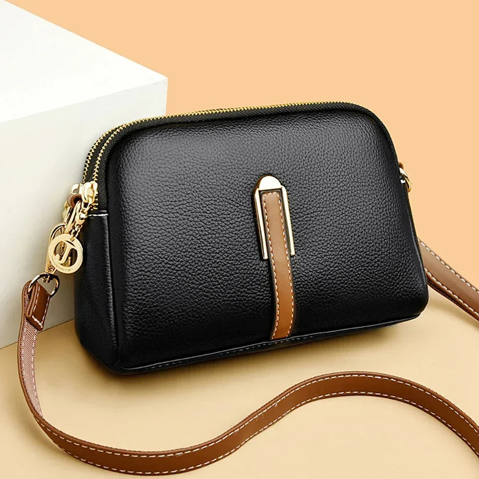 Táto kompaktná crossbody kabelka je ideálna na dni plné pohybu