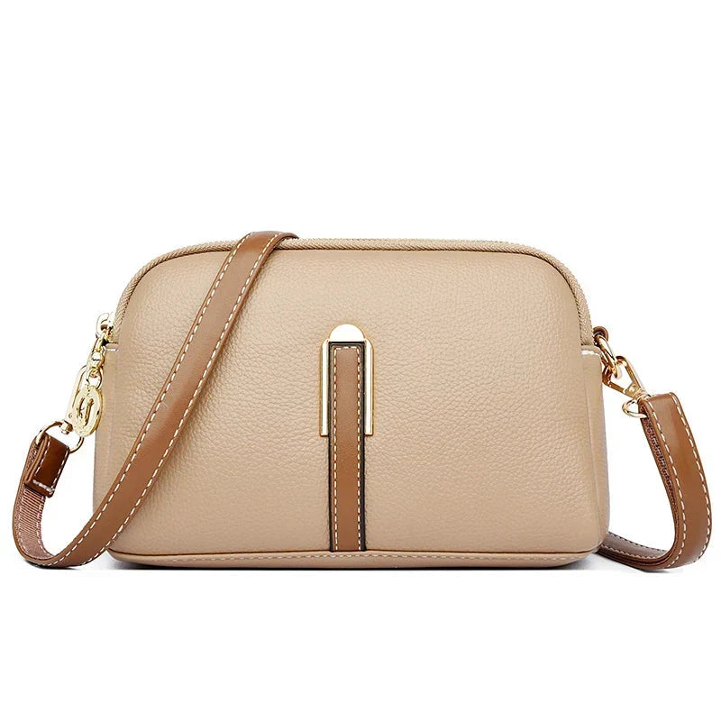Táto kompaktná crossbody kabelka je ideálna na dni plné pohybu