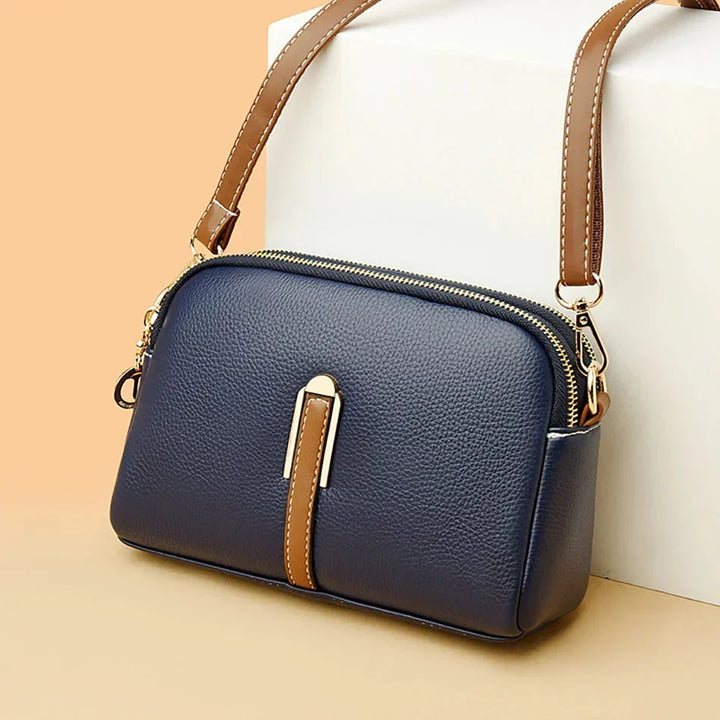 Táto kompaktná crossbody kabelka je ideálna na dni plné pohybu