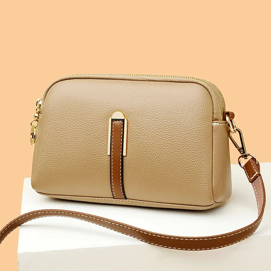 Táto kompaktná crossbody kabelka je ideálna na dni plné pohybu