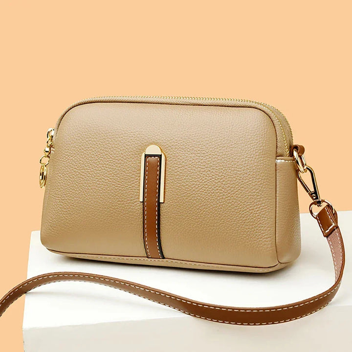 Táto kompaktná crossbody kabelka je ideálna na dni plné pohybu