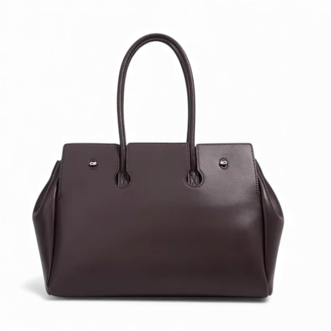 Kabelka s pevným zapínaním a hladkým vzhľadom